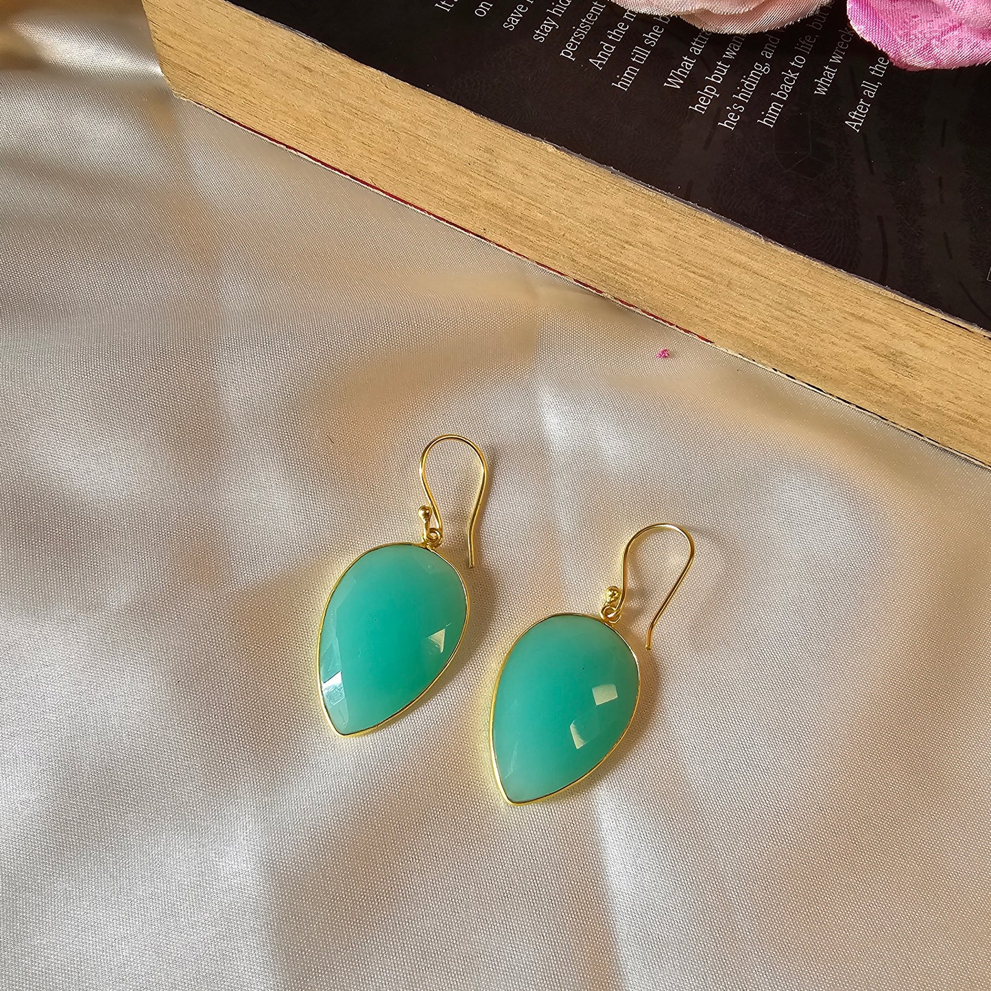 Zuri Monalisa Green Glass Earrings