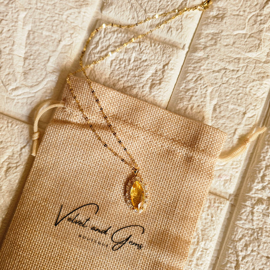 Jane Oval Shaped yellow Gold Necklace